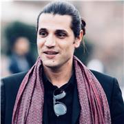 Bilingue Italiano Inglese e specializzato in interpretariato e traduzione cinese/Inglese offre lezioni di lingua